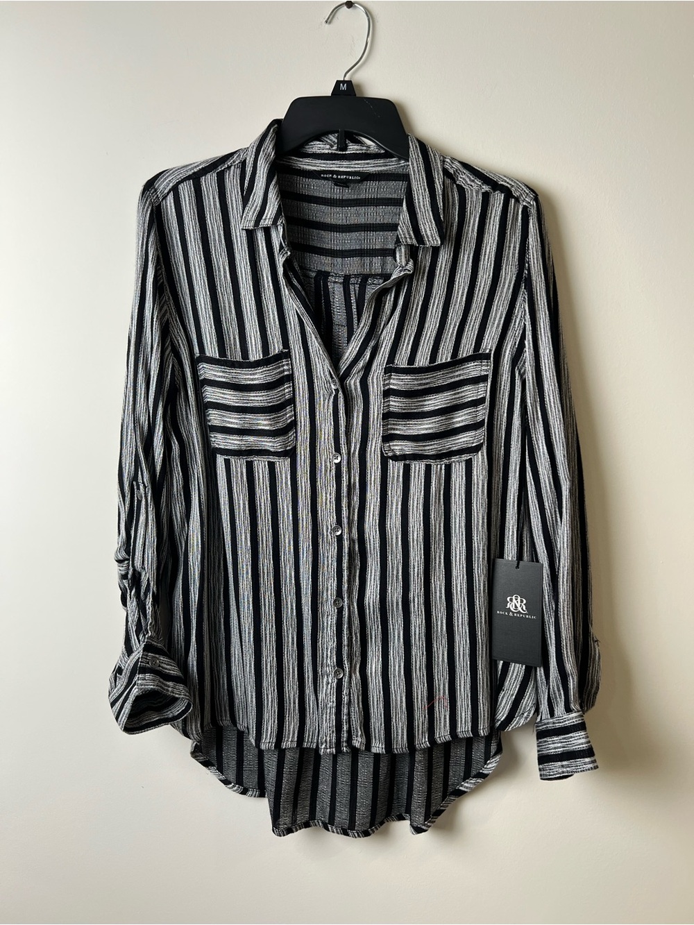 NWT Women’s M Rock & Republic Black & White Vertical Stripe Button-Down Shirt